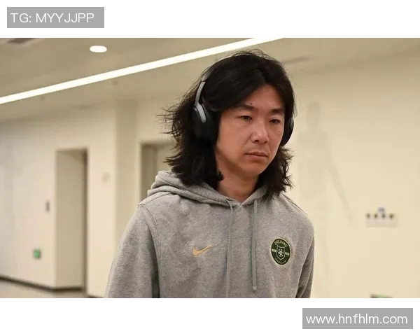 足球明星女友现身浙江台州引发热议球迷纷纷围观探秘她的生活与魅力